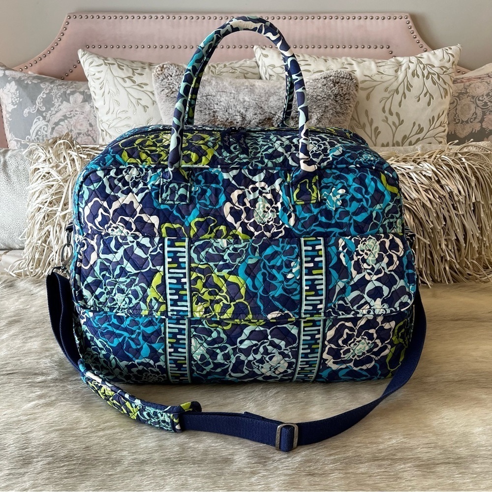 VERA BRADLEY Katalina Blue 2015 Grand Traveler Bag Duffle Green White Floral